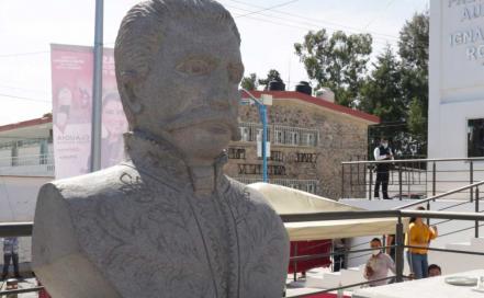 Gobernadores poblanos que puedes conocer en escultura