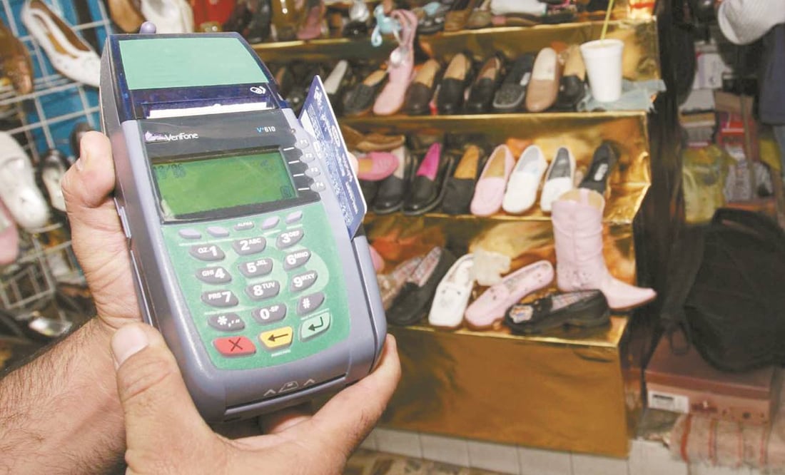 Entre los encuestados, 27.8% refirió que su tasa de interés anual por el uso de la tarjeta de crédito va de 30% a 50%. Foto: Archivo/ El Universal.