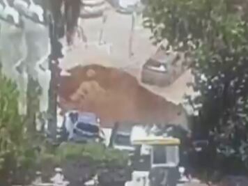 Socavón se traga varios autos, ahora en Jerusalén