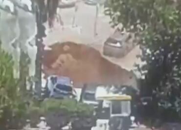 Socavón se traga varios autos, ahora en Jerusalén