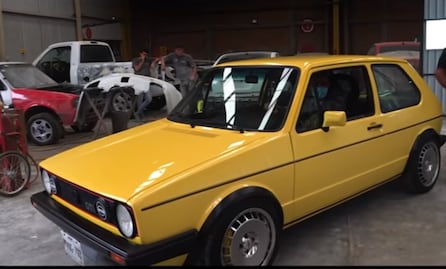 Juca, el influencer que presumió un VW Caribe que puede correr a 245 km/h