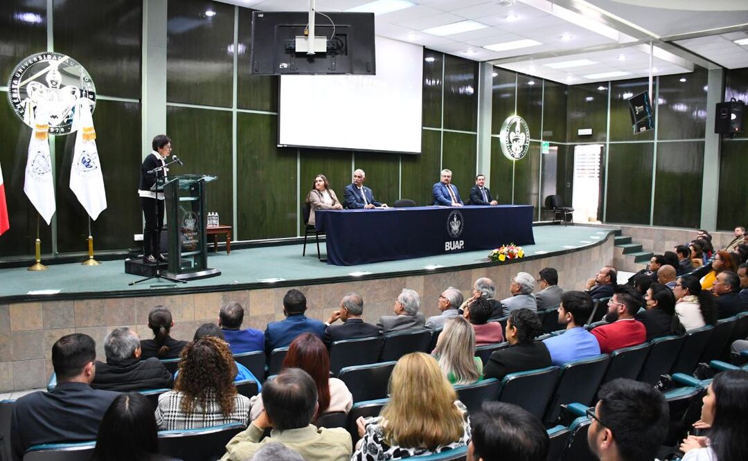 Lilia Cedillo presidió el tercer informe de la facultad. | Foto: BUAP