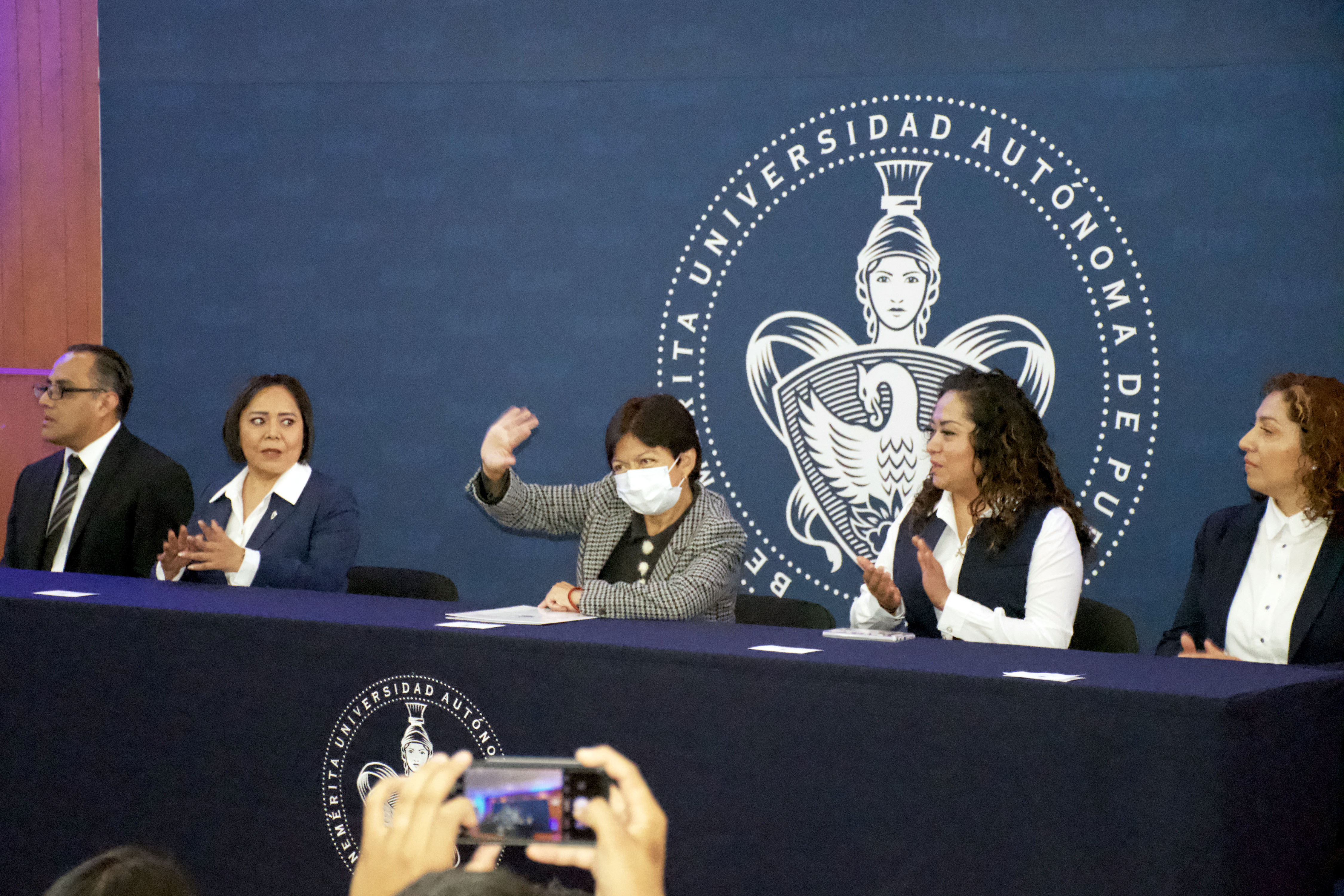 Formar recursos humanos de alto perfil para la salud, orientó la Rectora María Lilia Cedillo Ramírez | Fotos BUAP