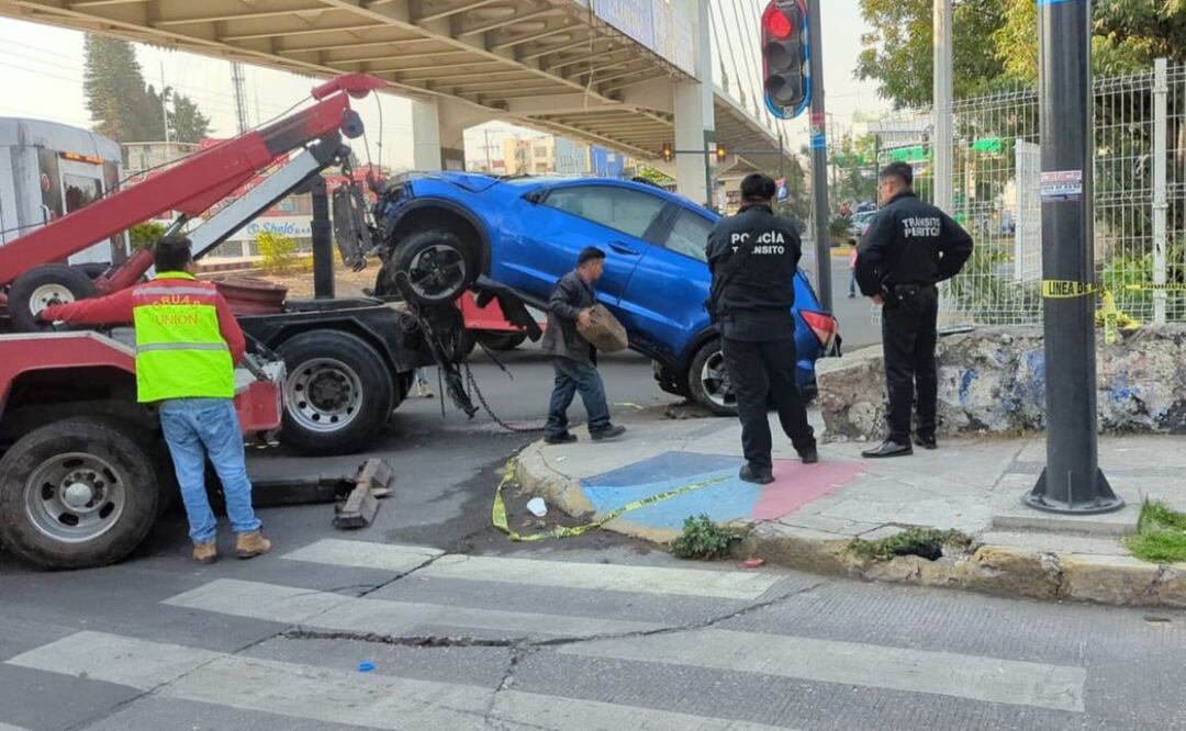 Luis Ángel N. murió luego de chocar contra una barda y caer 10 metros a una barranca de Prados Agua Azul | Foto: Agencia Es Imagen para El Universal Puebla