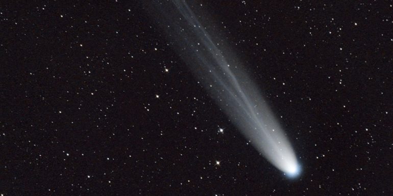 El cometa C/2023 A3 Tsuchinshan-ATLAS, visible a simple vista, se encuentra actualmente en la constelación de Sextans.

Foto: Producción El Universal Puebla