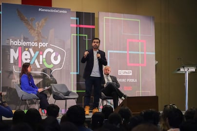 Álvarez Máynez causa sensación durante su visita a la UPAEP