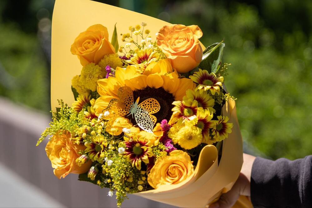 Cada 21 de marzo se acostumbra regalar flores amarillas | Foto: EsImagen