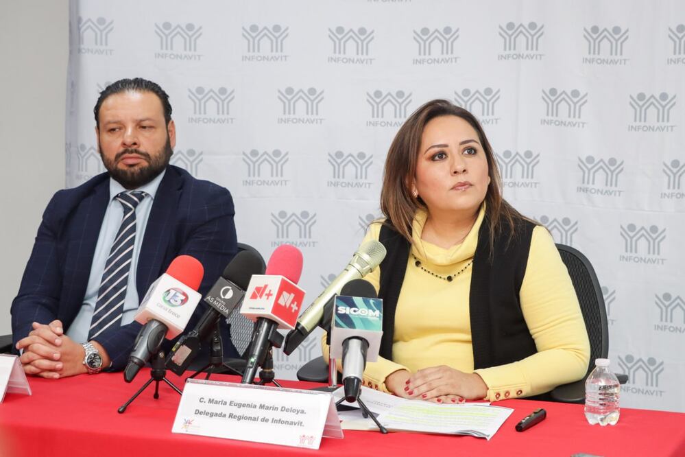 María Eugenia Marín y Ariosto Mario Goytortua anunciaron una mejora en los créditos del Infonavit | Foto: Agencia Es Imagen para El Universal Puebla
