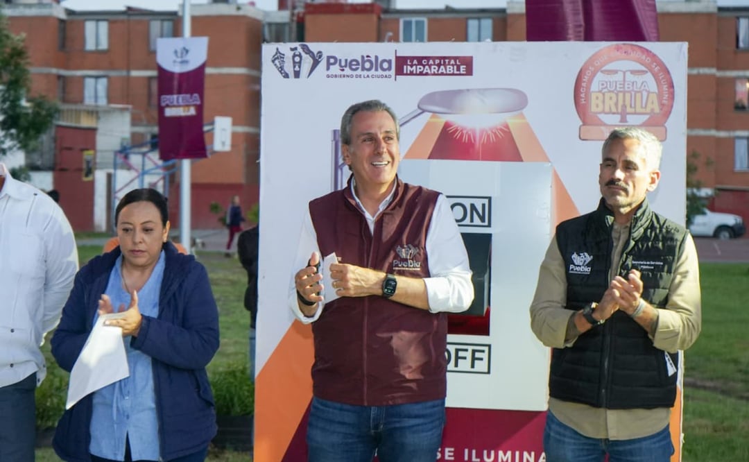 El fraccionamiento cuenta con 125 puntos de luz, de los cuales solo 12 ya eran LED y 113 correspondían a luminarias de AMC | Foto: Ayuntamiento de Puebla