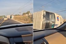 VIDEO | Vuelca camión de la ruta Amozoc en carretera Amozoc-Acajete; pasajeros escapan por las ventanas