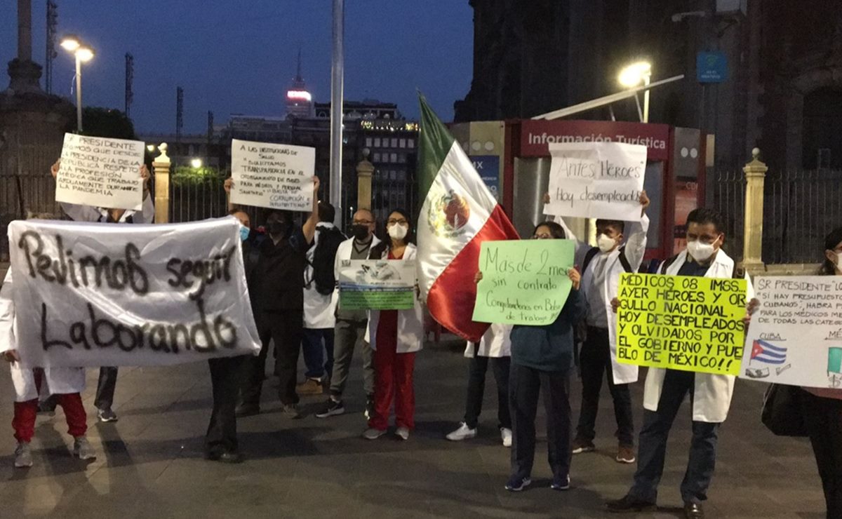 “Nos trataron como héroes y ahora nos dan la espalda”: médicos piden a AMLO contratación