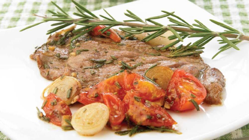 También puedes usar aceite de romero en tus preparaciones culinarias, pero recuerda que el uso moderado es clave para aprovechar al máximo sus beneficios.

Foto: Producción El Universal Puebla