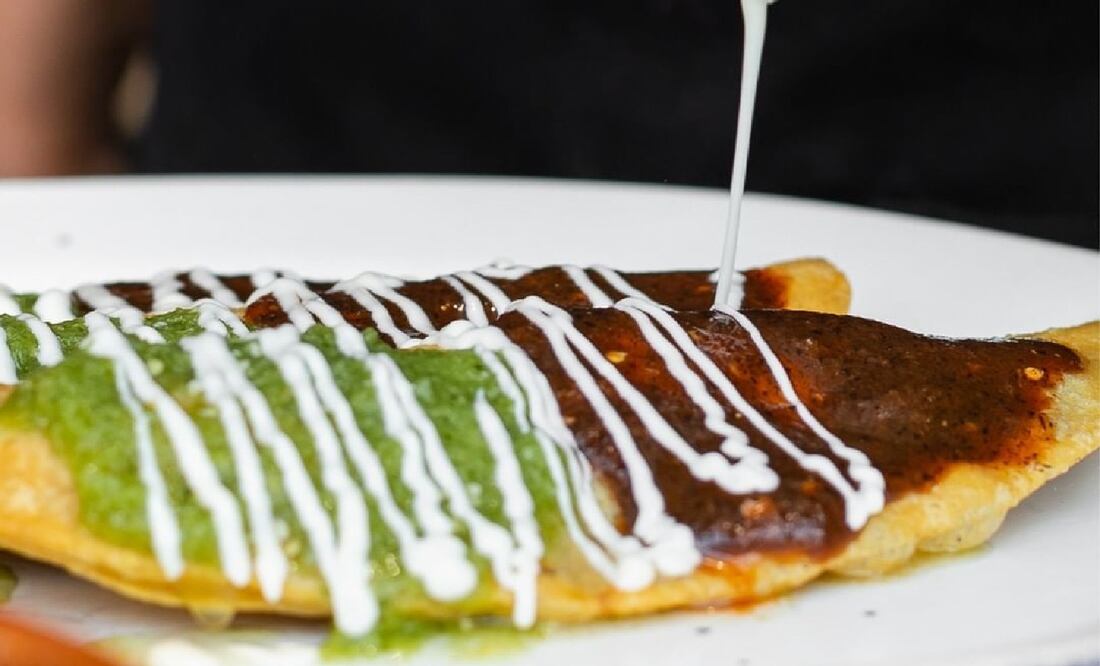 Molotes, memelas, chalupas, tamales hasta chanclas y flautas, destacan en estos menús. Foto: Restaurante Augurio