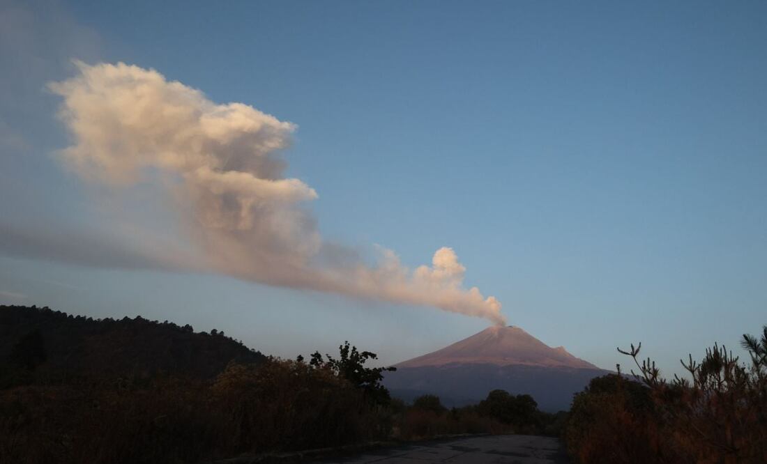 El gobierno de Puebla aplicó medidas ante la actividad del Popocatépetl como clases a distancia y tener listas las rutas de evacuación. | Foto: Agencia Es Imagen para El Universal Puebla