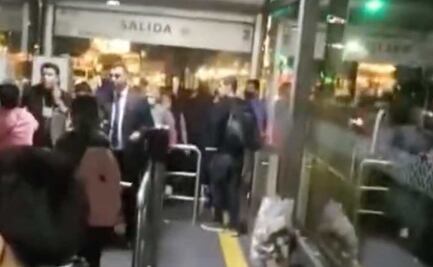 VIDEO. Guardias agreden a poblana en Línea 2 de la RUTA