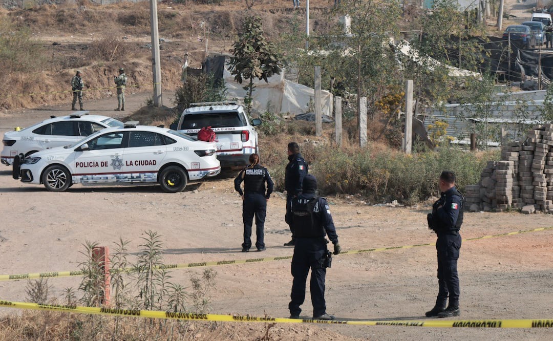FGE investiga el hallazgo de cuerpos embolsados en San Pablo Xochimehuacan | Foto: EsImagen