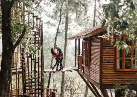 Cabañas en Puebla. 3 lugares con casitas del árbol y una más que flota sobre un lago