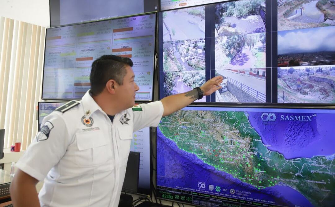 Juan Jorge López Rivera explicó la función del Sistema de Alerta Sísmica Mexicano en el Primer Simulacro Nacional. | Foto: Agencia Es Imagen para El Universal Puebla