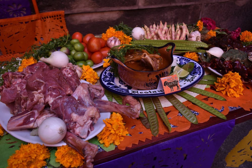 El mole de caderas es catalogado como Patrimonio Intangible de Puebla | Foto: EsImagen