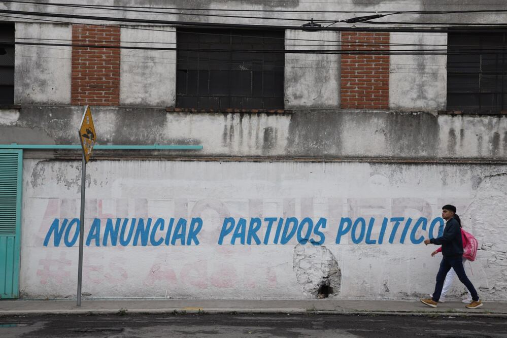 En Puebla se reportó la proliferación de bardas pintadas con mensajes políticos | Es Imagen para El Universal Puebla