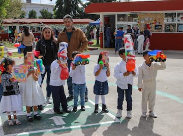Ayuntamiento de Puebla entrega juguetes y cobijas en Navidad