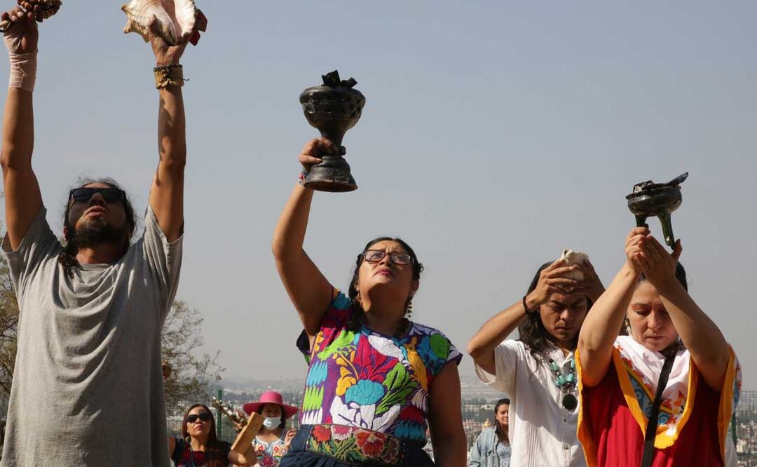 Como ya es tradición, el Ritual a Quetzalcóatl está a cargo del ballet folclórico de la BUAP | Foto: Agencia Es Imagen para El Universal Puebla