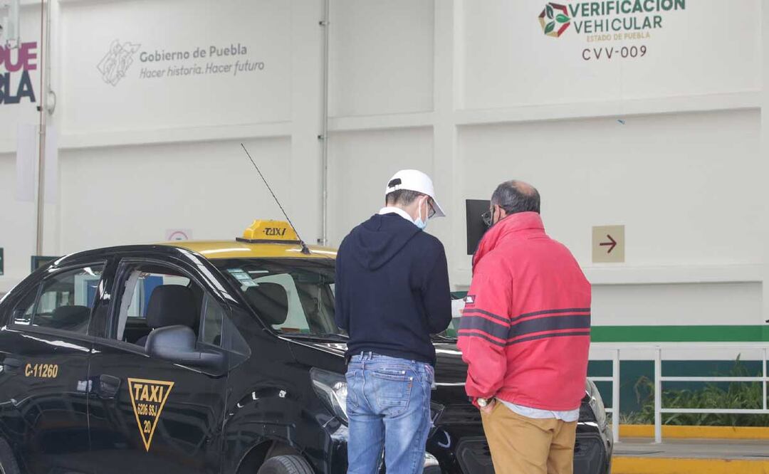 A partir de la segunda quincena de enero iniciarán los operativos para identificar las unidades que no cumplieron con la verificación en Puebla | Foto: Agencia Es Imagen para El Universal Puebla