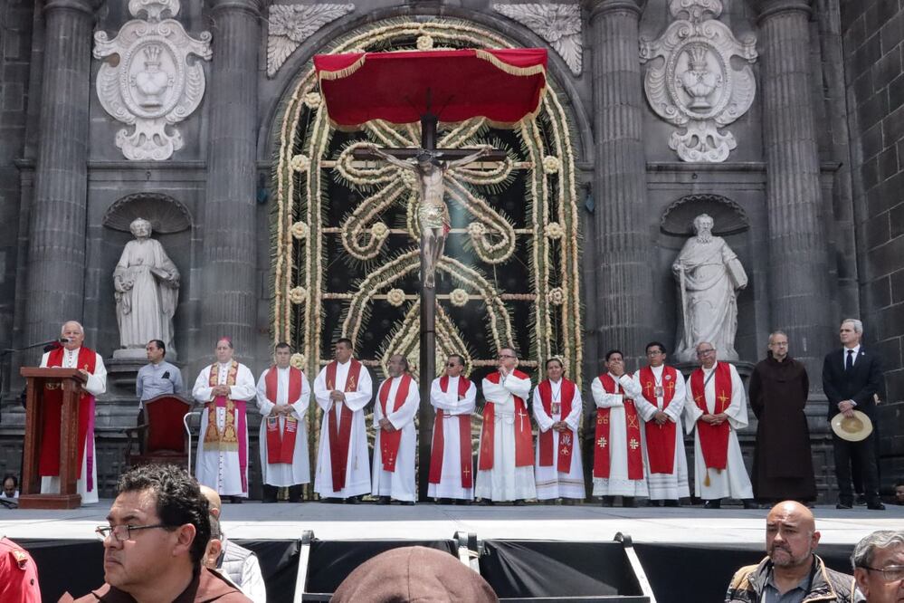 La Procesión de Viernes Santo congregó a miles de poblanos y turistas | Foto: EsImagen