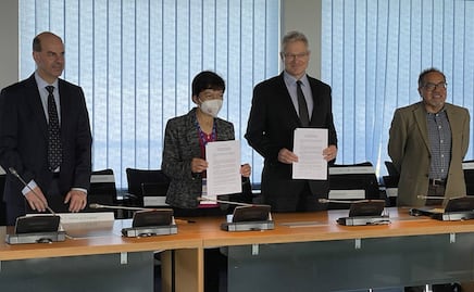 Lilia Cedillo firma convenio con el CERN para la construcción de nuevo acelerador de partículas