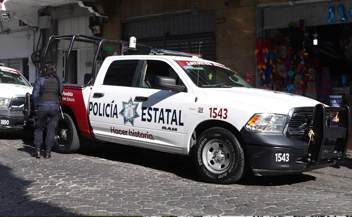 En la junta auxiliar Pino Suárez, agentes estatales custodiaban supuesta mercancía robada | Foto: Agencia Es Imagen para El Universal Puebla