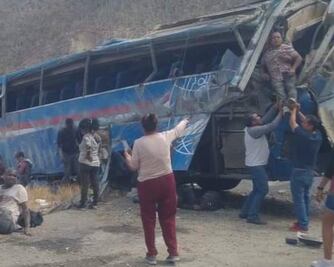 Horror: 15 muertos y 40 lesionados deja accidente en la Cuacnopalan-Oaxaca