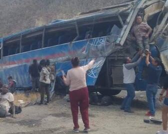 Horror: 15 muertos y 40 lesionados deja accidente en la Cuacnopalan-Oaxaca