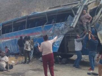 Horror: 15 muertos y 40 lesionados deja accidente en la Cuacnopalan-Oaxaca