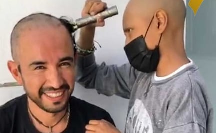 Activista poblano se rapa por lucha contra el cáncer infantil