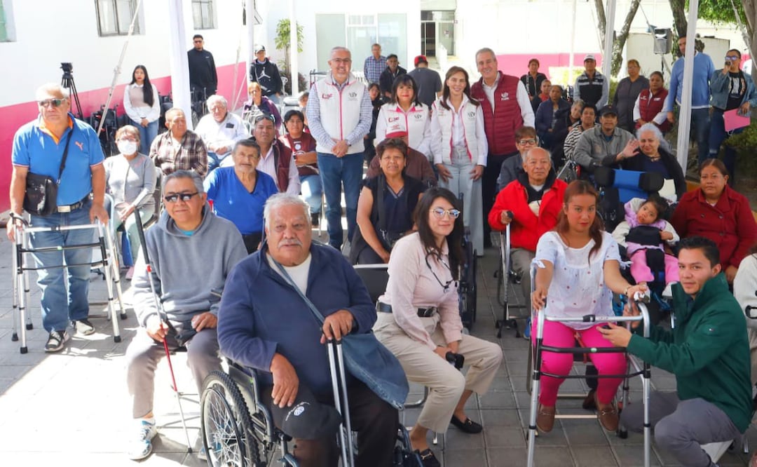 El alcalde reconoció y agradeció a las personas beneficiarias por la confianza depositada en el Gobierno de la Ciudad | Foto: Ayuntamiento de Puebla
