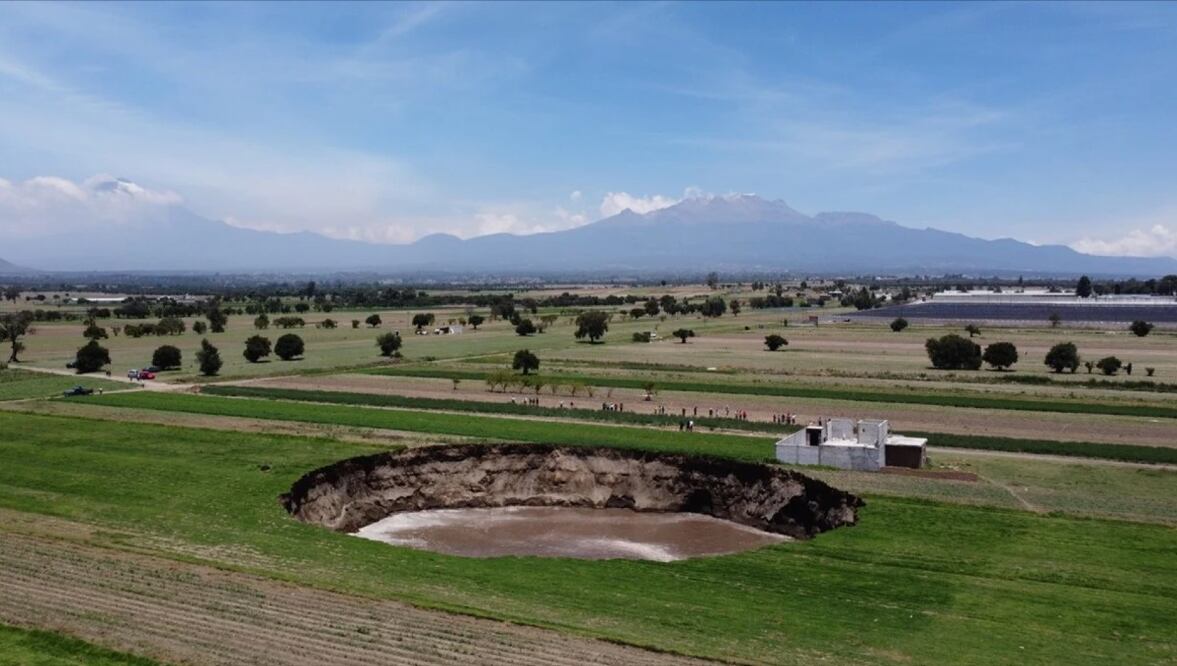 ¿Cuál es la relación del socavón de Puebla y el Popocatépetl?
