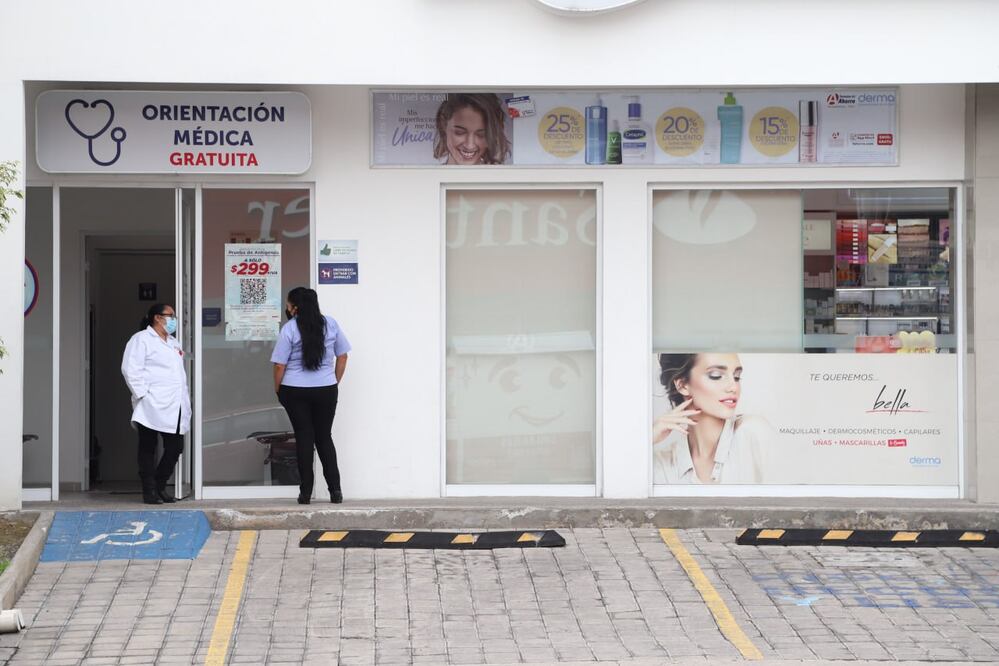 En Puebla hay 2 mil 280 farmacias, de las cuales cerca del 80 por ciento cuentan con consultorio médico | Agencia Es Imagen para El Universal Puebla