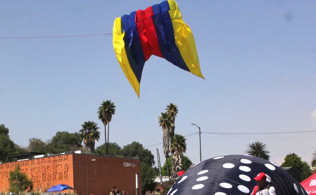 En el Volarte Festival 2023 podrás disfrutar del vuelo de papalotes gigantes en Cholula | Foto: Agencia Es Imagen para El Universal Puebla