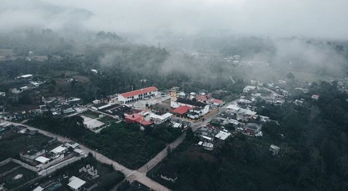En Teziutlán hay sitios increíbles para practicar el senderismo en medio de neblina | Foto: Instagram mexcalcuautla