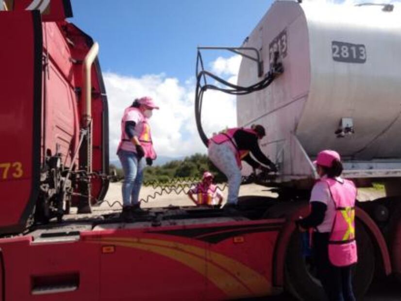Poblanas al volante: mujeres traileras que rompieron estereotipos