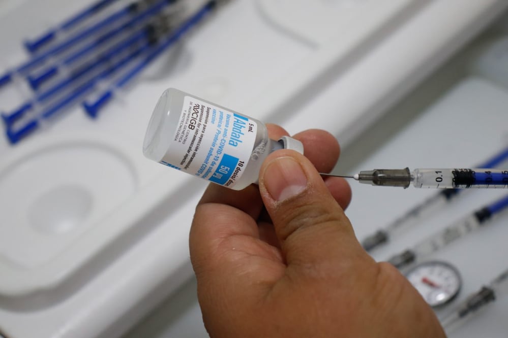 La marca Pfizer puso a la venta las vacunas contra el Covid-19. | Agencia Es Imagen para El Universal Puebla