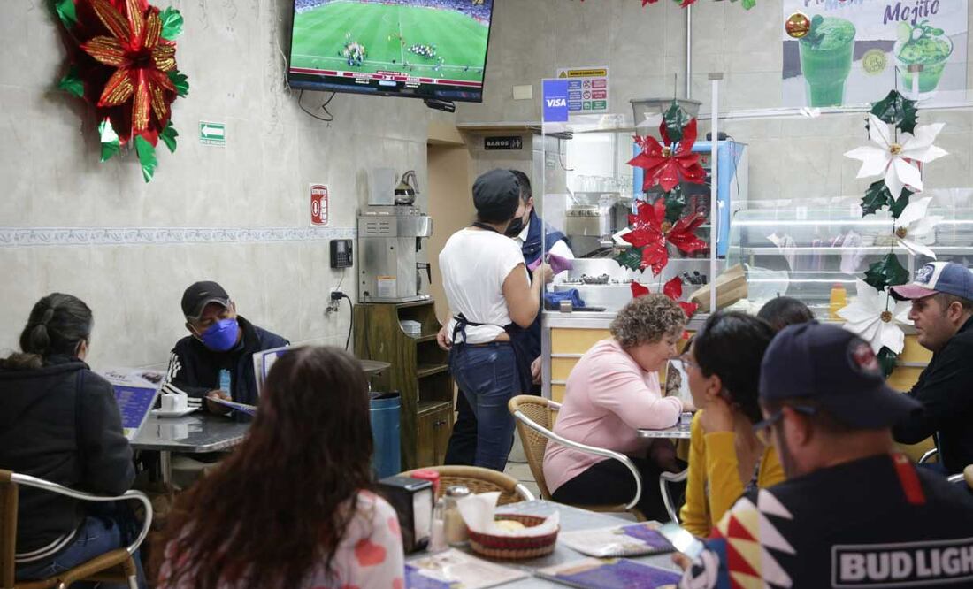 Los restaurantes no deben solicitar propinas a los clientes según la Profeco | Foto: Agencia Es Imagen para El Universal Puebla