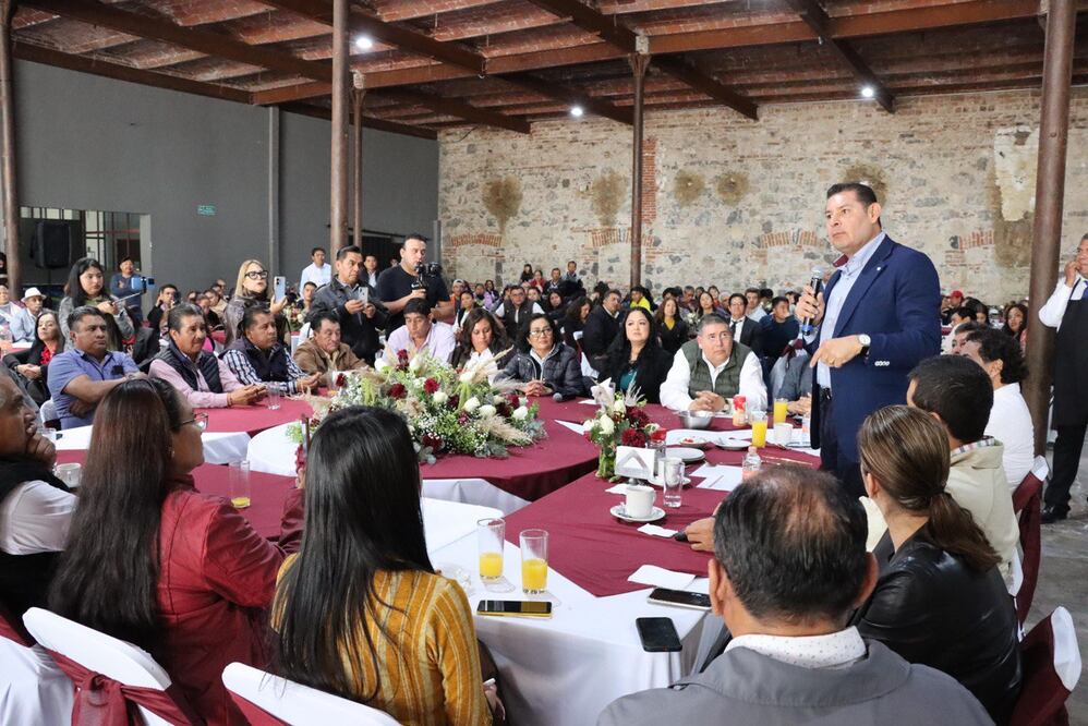 Alejandro Armenta se reunió con líderes de varias colonias de la capital de Puebla | Fotos Especiales