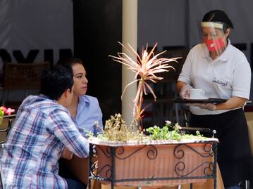 Restaurantes podrán cerrar hasta la media noche el 15 de septiembre