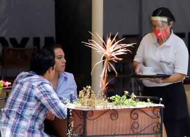 Restaurantes podrán cerrar hasta la media noche el 15 de septiembre