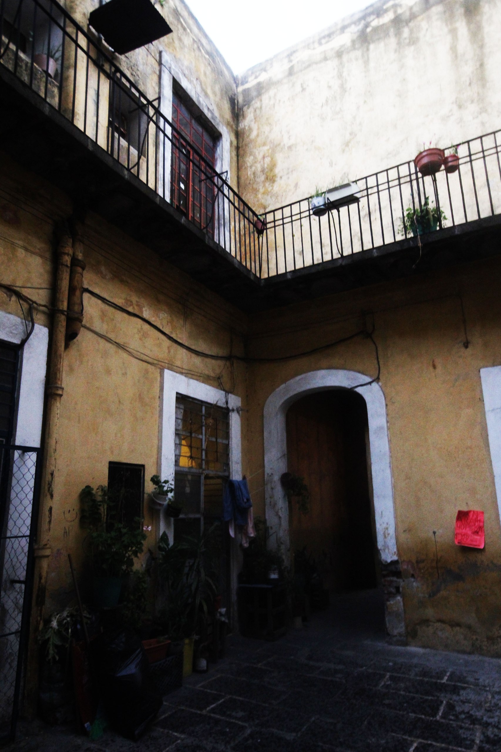 En varias calles del Centro Histórico de Puebla aún hay vecindades, algunas habitadas y otras abandonadas | Agencia Es Imagen para El Universal Puebla