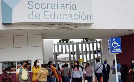 Más de 17 mil maestros jubilados esperan el pago de bono en Puebla