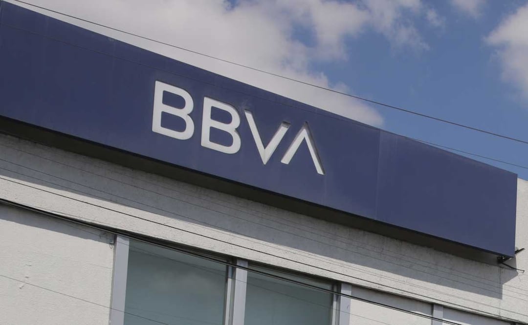Del 27 de marzo y hasta el 30 de abril los adultos mayores que cobran aún con tarjeta BBVA podrán cambiarla | foto: Agencia Es Imagen para El Universal Puebla