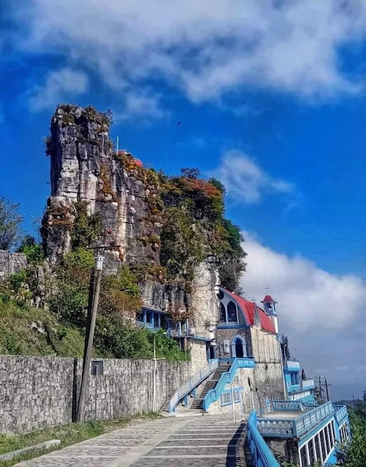 Cada año, miles de fieles organizan una peregrinación a este santuario | Facebook Santuario del Peñón Jonotla