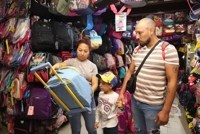 Por inicio del ciclo escolar 2023-2024, bendicen mochilas en Puebla